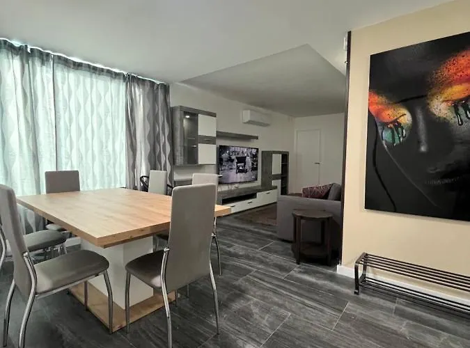 The Yumbo Pearl بلايا ديل إنغلز